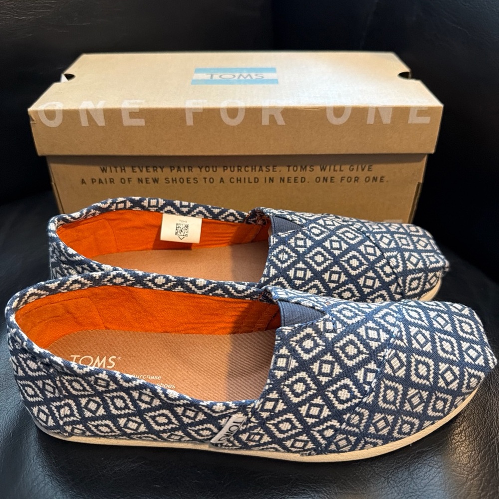 TOMS Women’s Classic Woven Navy Diamond Ankle Satin Loafer Sz 6.5 NIB